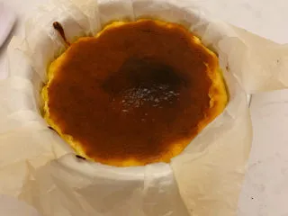 巴斯克芝士蛋糕,成功出炉,如果喜欢焦点的朋友可以再延长2-3分钟