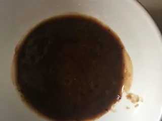 家庭自制牛排 ,花椒开水调好，可以放点番茄酱以及白糖