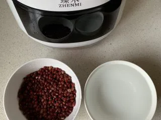 奶香红豆小元宵,水加中号碗一碗就差不多了，红豆洗净