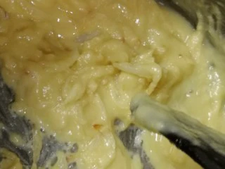 胡萝卜浓汤意面,这个样子，也可以再稀一点，因为这个面糊浓稠度，决定牛奶的量，面糊粘稠，牛奶就多放一些，这个要自己调整