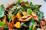 以烟熏肠炒蒜薹的美食探究(美食研究)