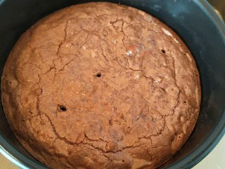 抹茶奶酪慕斯核桃布朗尼（8寸）,170度烤30分钟。