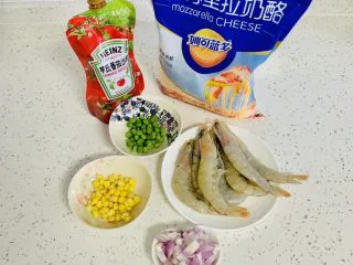 一次发酵——虾仁牛肉肠披萨,准备馅料