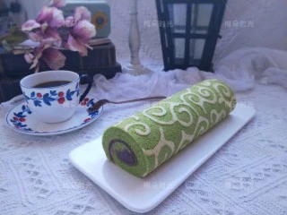 唐草彩绘蛋糕卷,成品图,花纹很漂亮。