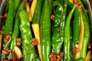 美味腌制线椒,惊艳您的味蕾(以家常方法轻松制作,让您随时享受辣味美食)