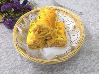 无油肉松蛋糕卷,做好的肉松蛋糕卷,装盘,即可开吃