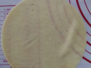 千层福袋蛋糕,切模切出规整圆形