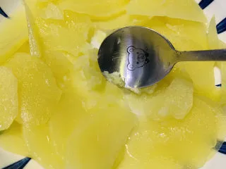 芝士焗土豆泥,轻压成泥，就可以出锅