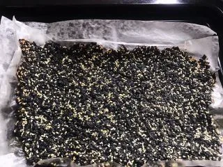 香酥紫菜脆脆,烤好的紫菜自然放凉后切块食用