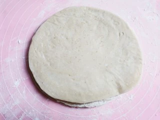 手抓饼蝴蝶酥,再盖一张手抓饼。