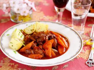 #食二星座#法式红酒炖牛肉 Boeuf Bourguignon,再来一张，这是地道的法国大餐哦！