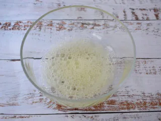 酸奶芝士蛋糕,蛋清打至粗泡