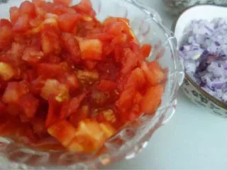 番茄肉酱意粉,番茄切粒