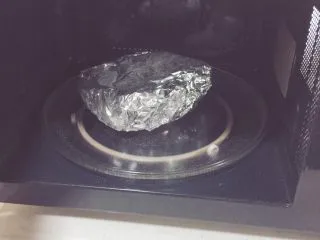 烤肉汁鸡胸肉,150℃快考20分钟即可出炉。