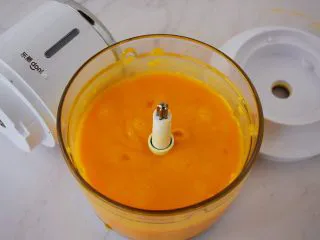 寿星公芒果慕斯蛋糕(十寸),芒果用东菱无线绞肉机打成泥