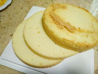 麋鹿奶油蛋糕,平均分成三份