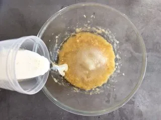 香蕉巧克力豆蛋糕,加入纯牛奶