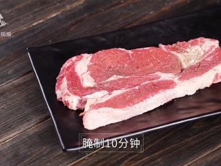 香汁煎牛排，在家也能做出米其林大厨的味道,腌制10分钟
