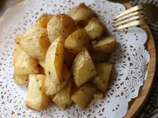 这样吃土豆必须躲起来吃——烤薯角,趁热食用更美味