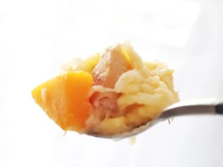 奶香南瓜鸡肉焗饭,快，趁热来一口。