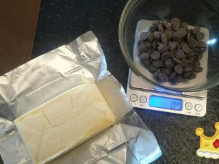 来自冬天的温暖—重芝士布朗尼蛋糕,50克黑巧克力+50克无盐黄油