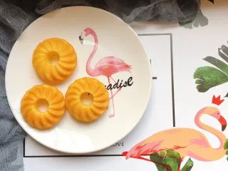 柠檬味小蛋糕,喜欢吗？动手试一下哦😊