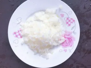 番茄蘑菇肉酱意大利面,洋葱切成小丁