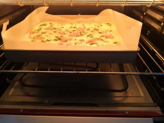 无油肉松蛋糕卷,烤箱120度,烤15分钟(需要预热的烤箱,提前预热)