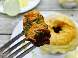 #食二星座# 罐焖牛肉(34图详细步骤),还有一个有趣的吃法,用叉子在酥皮上戳一个洞洞,从洞洞里“掏”肉肉吃哦。