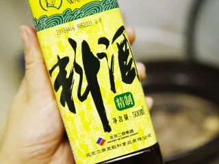 能给你多巴胺的「他」★牛肉西红柿汤,然后下5毫升左右的料酒,同样是去腥用。