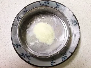 宝宝健康食谱 旺仔小馒头,奶粉过筛