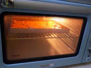 9个月以上辅食健康零食烤番薯片,每一家烤箱都会有所不同,温度仅供参考 中途要自己看一看烤的情况