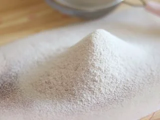 巧克力毛巾卷,过筛一次。