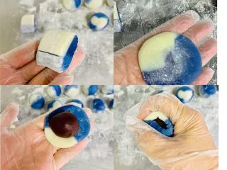 青花瓷冰皮月饼,取一个面剂放在掌心压成边缘薄，中间厚的面饼，放上25克的豆沙馅料，利用虎口收圆。