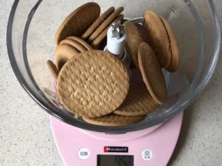 免烤❗️芒果酸奶蛋糕,先把饼干称重