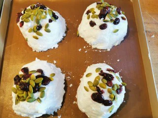 空气舒芙蕾~消耗蛋白的好方法,撒上干果蔓越莓