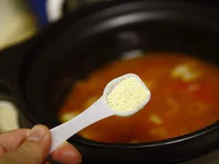 能给你多巴胺的「他」★牛肉西红柿汤,然后下鸡精,一勺3g左右。