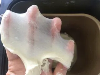 佛系养生黑芝麻辫子面包,第八步:出现薄膜就可以了