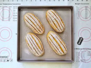 亚麻籽南瓜软欧包,16、割包,造型随意。