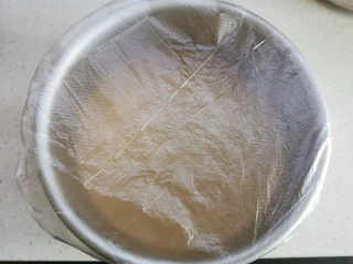 红糖发糕的家常做法（1个蛋）,包上一层塑料袋，或者保鲜膜