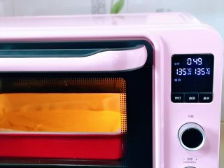 棉花蛋糕&不开裂不回缩方子,上下管135度,烤50分钟。(烤箱温度及时间仅供参考)