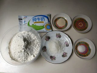 没有鸡蛋的面包,准备好食材：高筋粉，牛奶，砂糖，发酵粉，盐，玉米油