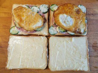 超快手三明治~十分钟就能搞定,鸡蛋铺上去