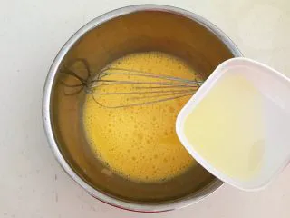 茶香戚风蛋糕,加入玉米油