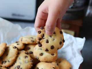 巧克力豆曲奇,小手伸过来了