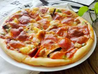 馅料足足的超级至尊匹萨,成品