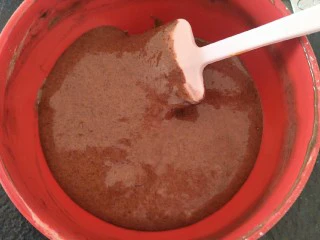 最“柔软”纸杯蛋糕☕—爆浆巧克力,刮刀搅拌均匀待用