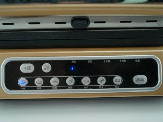 #东菱牛排机测评#爱是几分熟，我只要五分就好,接通电源，选择牛排菜单，按启动键，此时牛排机进入了预热状态。 