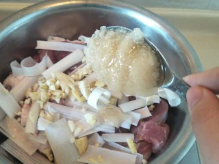 #猪里脊#绝世好叉烧-港式叉烧,加入三大勺蜂蜜。