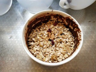 巧克力蛋白棒,加入燕麦片和每日坚果